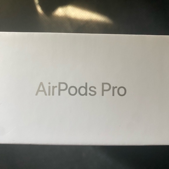 Apple AirPods 2nd Generation with Charging Case in White - Picture 2 of 4